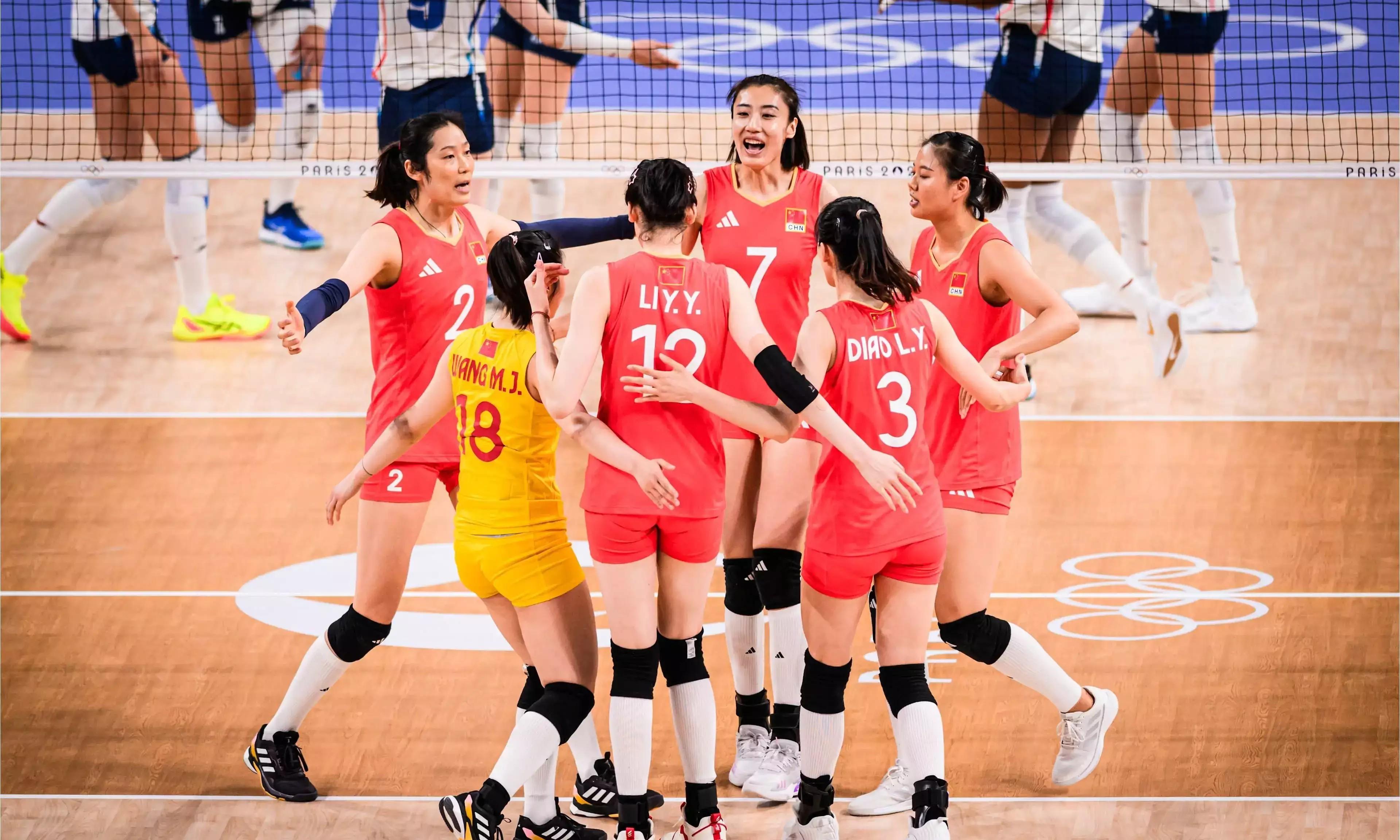 包含女排赛场上演精彩对抗，强队势在必得的词条