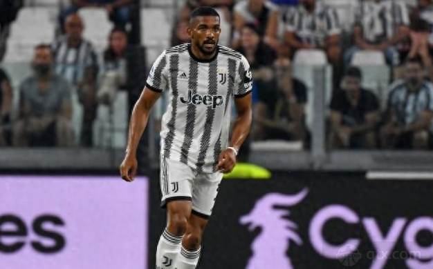 包含尤文图斯三连胜，冲击意甲冠军宝座的词条