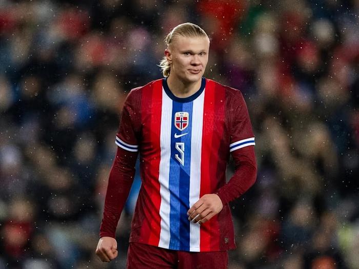 包含哈兰德再度上演帽子戏法，曼联后防线成筛子！的词条